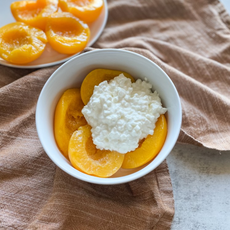MONARCH PEACH HALVES IN EXTRA LIGHT SYRUP
