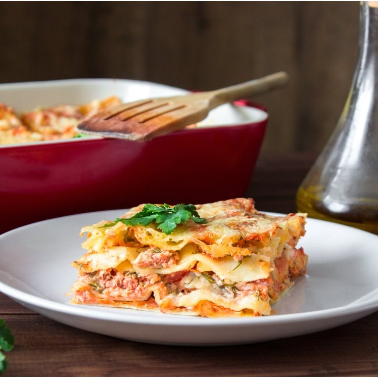 MOLLY'S KITCHEN LASAGNA, MEAT SAUCE  COOKED FROZEN