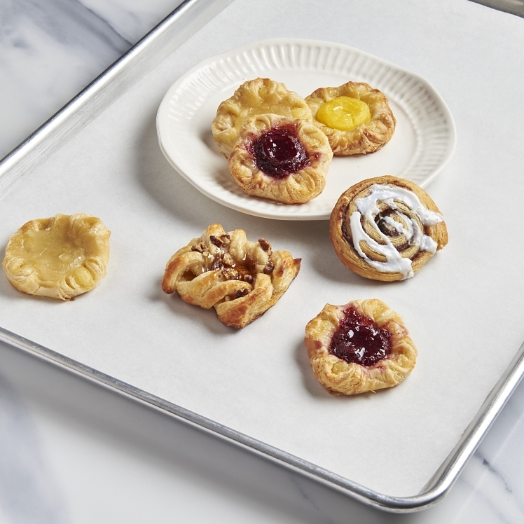 MONOGRAM LINER PAN FOOD 16.4X24.4