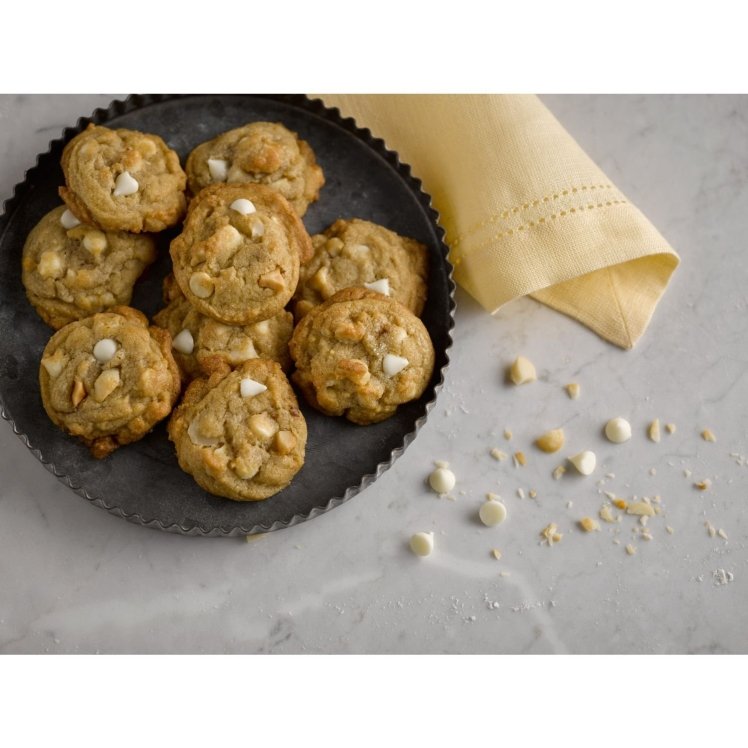 HERSHEY'S WHITE VANILLA CHOCOLATE CHIPS