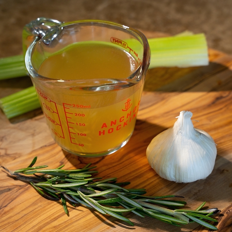 SWANSON CHICKEN BROTH LIQUID REDUCED SODIUM SHELF