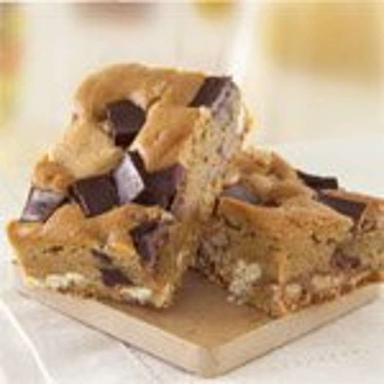 SWEET STREET TOFFEE CRUNCH BLONDIE BAR  1/4 SHEET 8 SLICES
