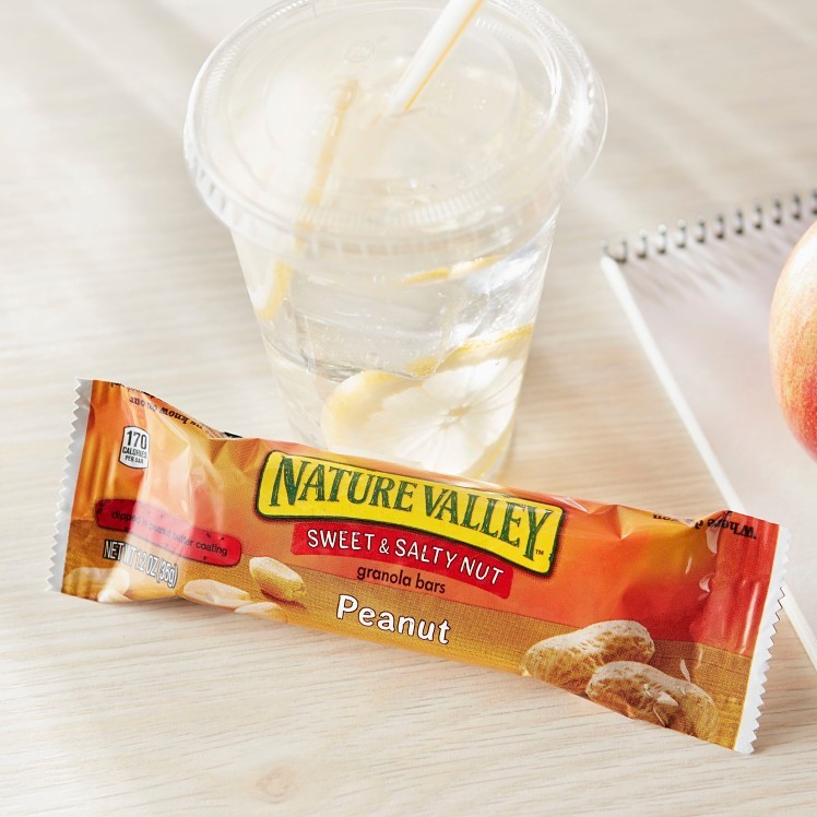 NATURE VALLEY SWEET & SALTY PEANUT GRANOLA BAR