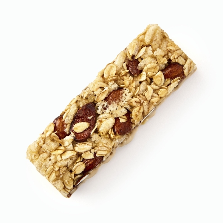 NATURE VALLEY GRANOLA BAR WITH ALMOND SWEET AND SALTY SNACK