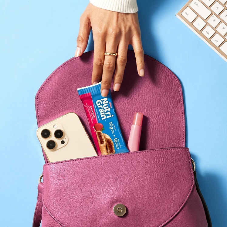 KELLOGG'S NUTRI-GRAIN STRAWBERRY CEREAL