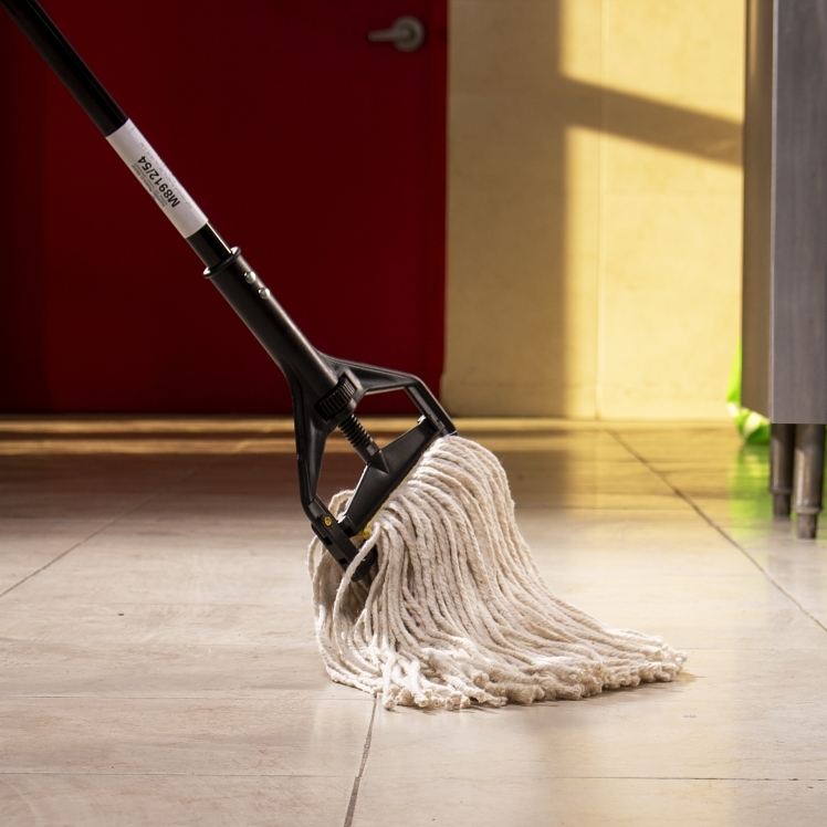 MONOGRAM HANDLE MOP SPEED CHANGE 61